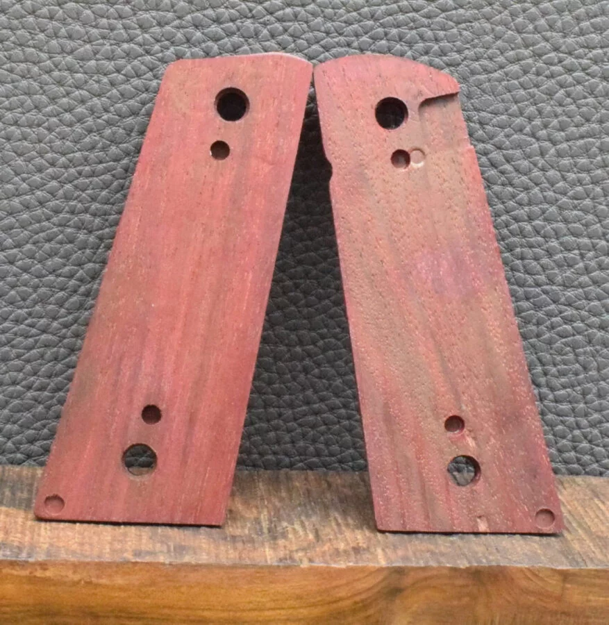 Colt 1911 Holzgriffschale, Ausführung 25, Standard, glatt, rötlich, Nußbaum, Neu – Bild 6