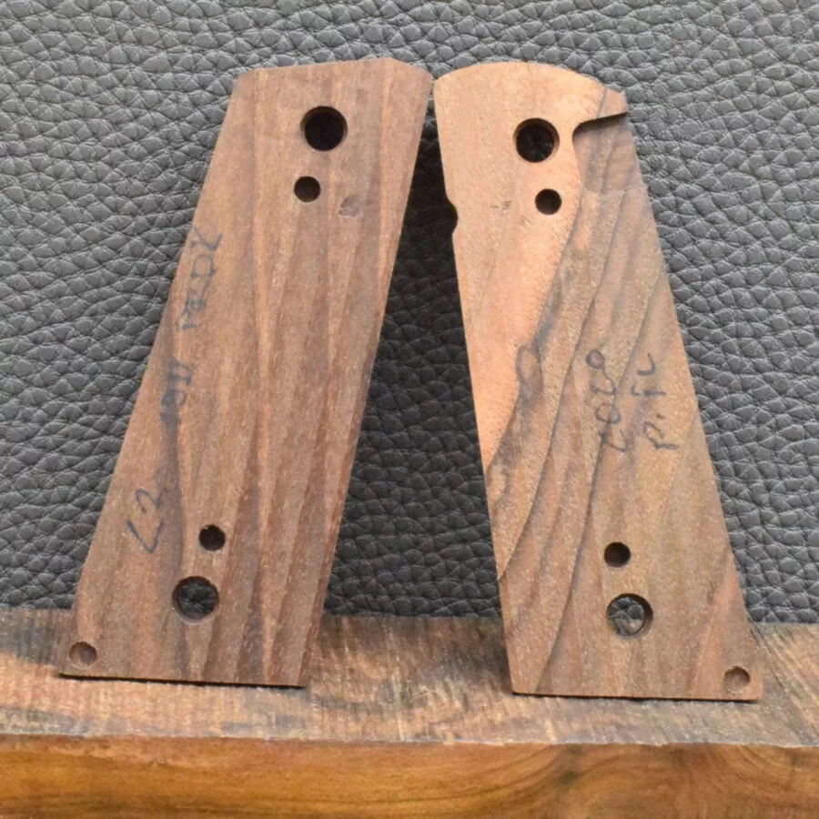 Colt 1911 Holzgriffschale, Ausführung 43, Standard, glatt, braun, Nußbaum, Neu – Bild 6