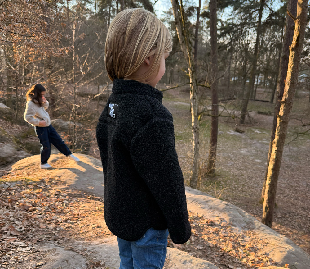 Alwero – Jacke SHERPA Jr., Deep Black, Biowolle, ultra leicht – Bild 4