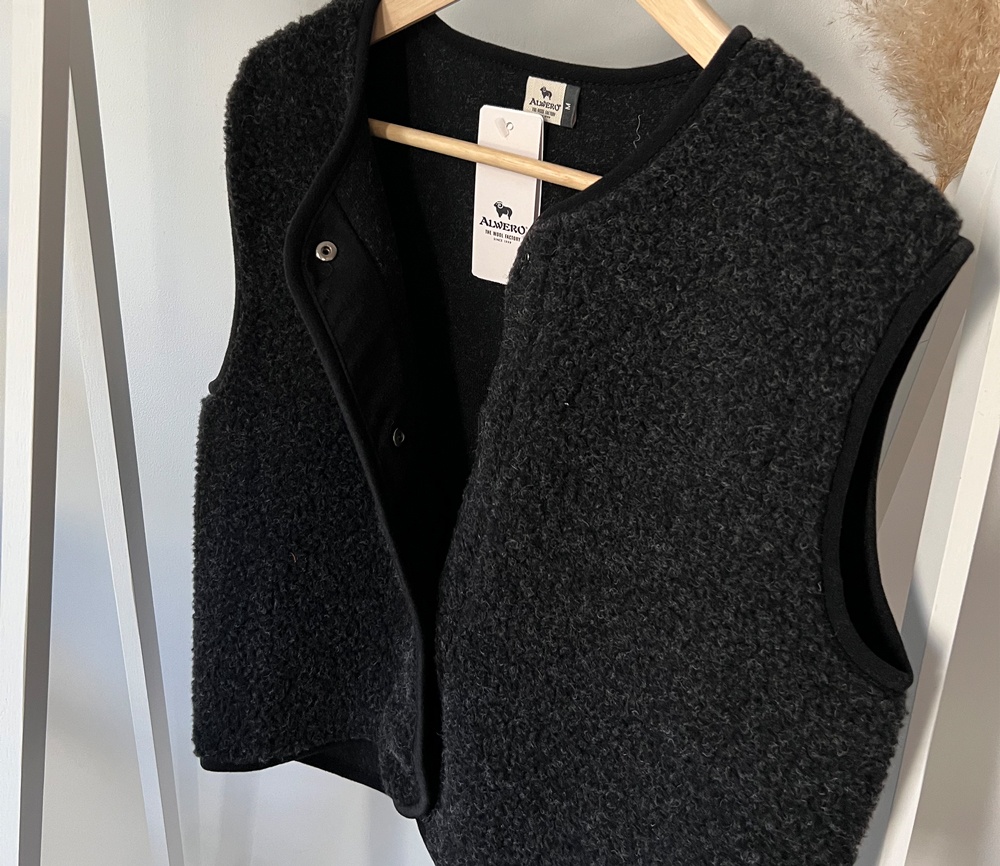 Alwero – Weste „TYB“ Adult, Deep Black, Biowolle Ultra Light – Bild 4