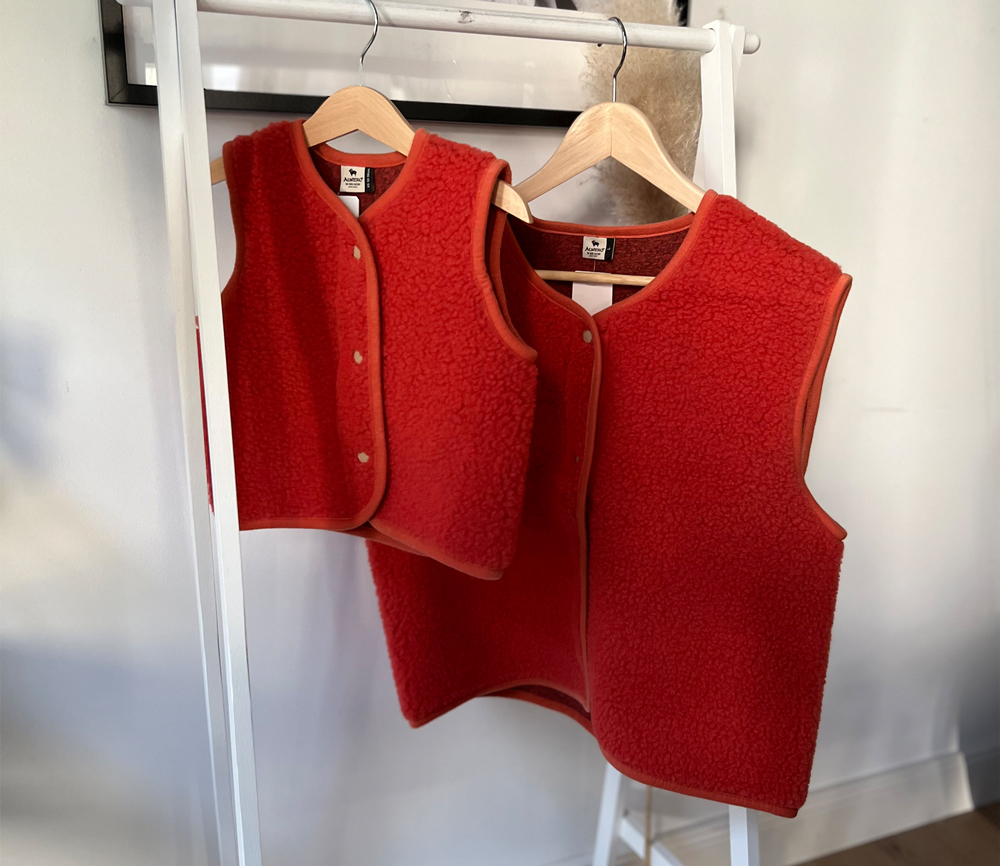 Alwero – Weste „TYB“ Adult, Coral, Biowolle Ultra Light – Bild 5