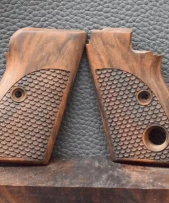 Beretta Mod.70, Motiv Fischschuppen, MAK-Grips, Walnuss, Neuware zum Sonderpreis!