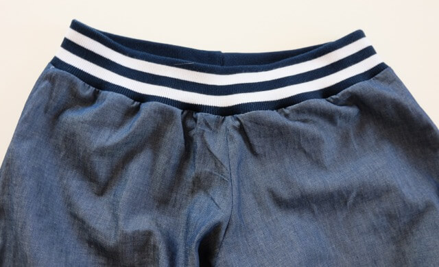 Strickbündchen, gefaltete Collegebündchen in Blau/ Marine mit weißen Streifen, 135 cm – Bild 4