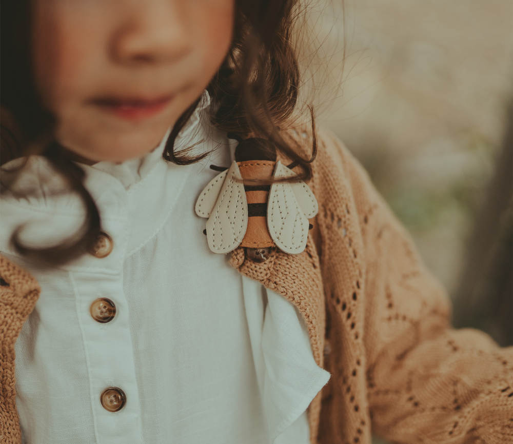 Donsje Amsterdam – Haarspange „Zaza Clip Bee“, camel – Bild 3