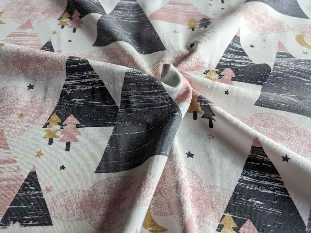 Jersey, grafische Dreiecke – Weihnachtsbaum auf Ecru – Bild 2