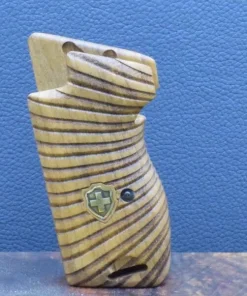 SIG, P 210, Ausführung 12, gerillt, Swisskreuz Emblem, Nußbaum