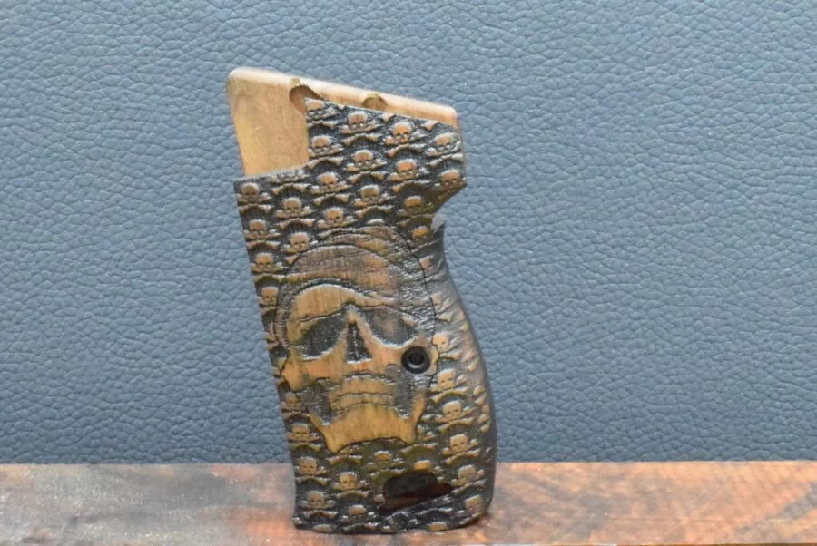 SIG, P 210, Ausführung 40, Skull, Nußbaum – Bild 2