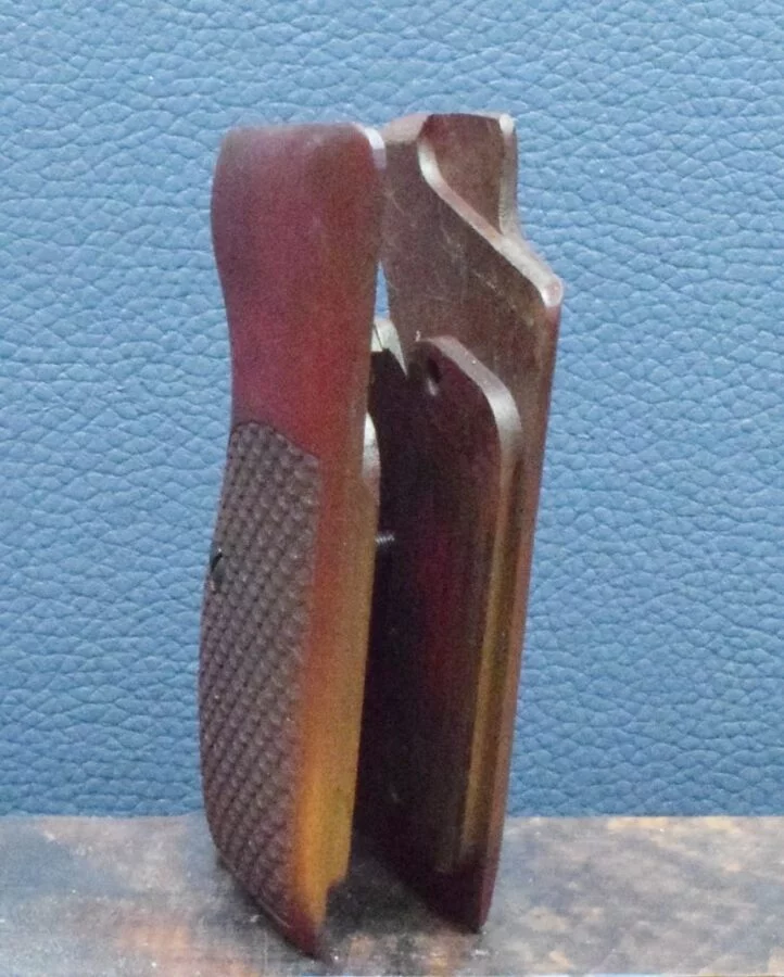 SIG, P 210, Ausführung 55, grobe Fischhaut, rötlich, Nußbaum – Bild 5