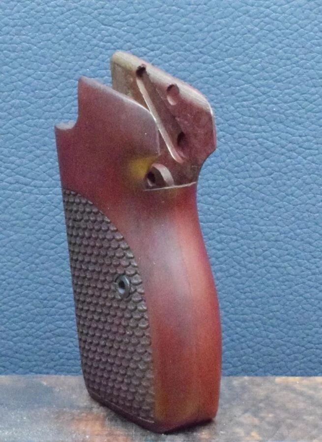 SIG, P 210, Ausführung 55, grobe Fischhaut, rötlich, Nußbaum – Bild 4