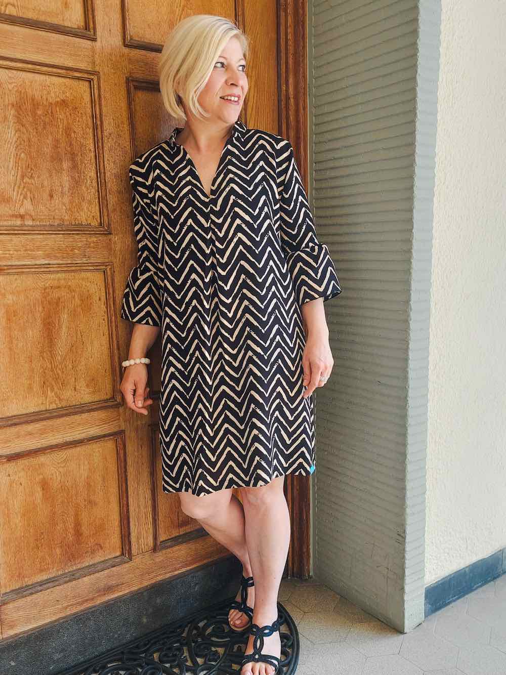 Viskose Stoff – Zick Zack Musterung Ecru Schwarz – Bild 6