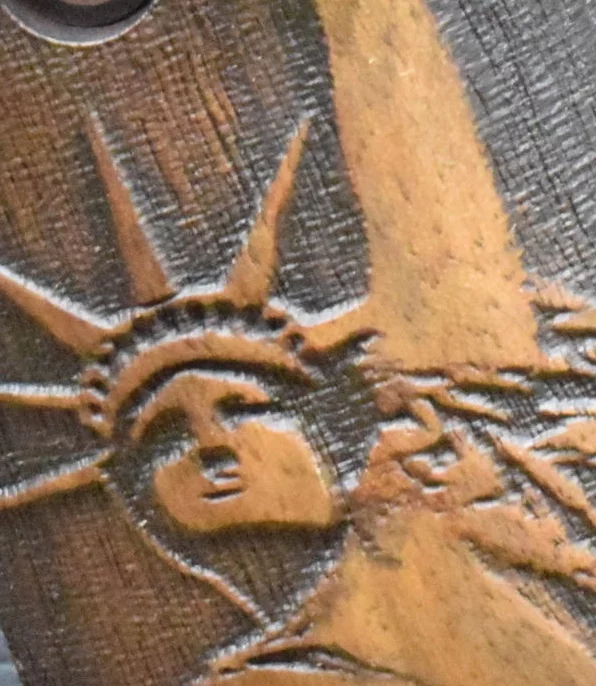 Sig-Sauer, P 228, Motiv Freiheitsstatue mit Pistole, Nußbaum, Neuware zum Sonderpreis! – Bild 5