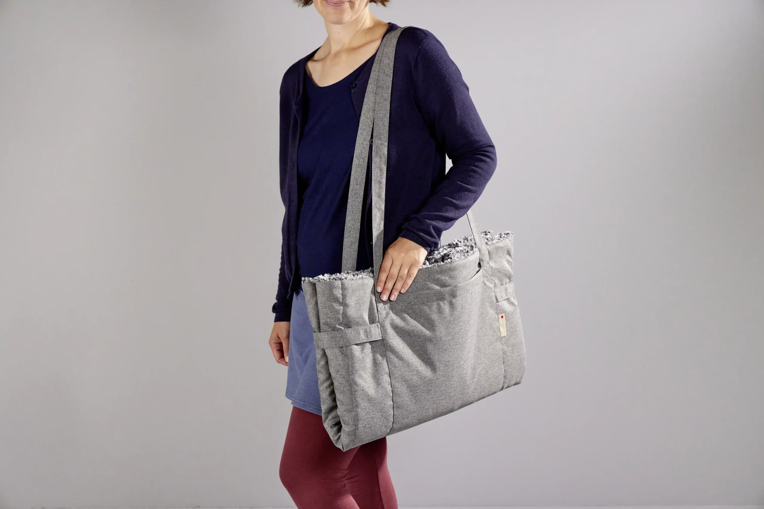 Wolters Reisebett als praktische Umhängetasche „Sweet Dreams“, OEKO-TEX®-zertifiziertes Material, 40° waschbar, kuschelweich, wasserabweisende Unterseite (120x70cm) – Bild 4