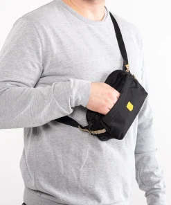 Woolly Wolf Hüfttasche mit Magnetfach, Reißverschlusstasche, Kotbeutelfach, Handytasche (aus recycelten PET), schwarz