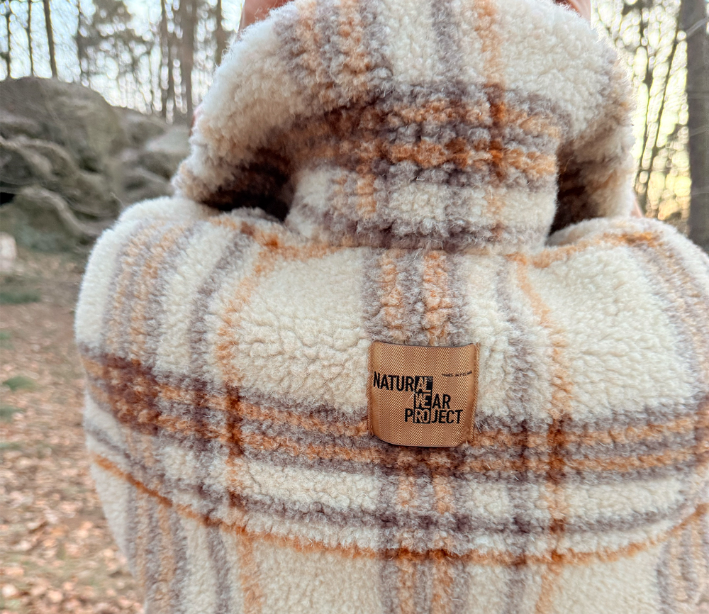 Alwero – Weste „ISLA“ Scotch Beige, Biowolle Ultra Light – Bild 6