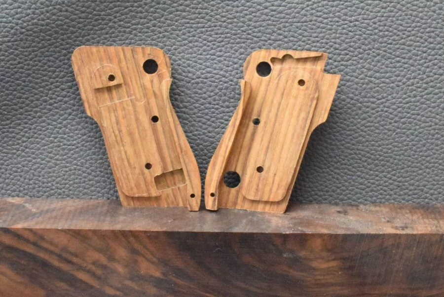 Beretta M 1951,Tariq 951, MAK Griffe, Walnuss, Oberfläche Punziert/Glatt, Befestigung von der Seite, Neuware zum Sonderpreis! – Bild 4