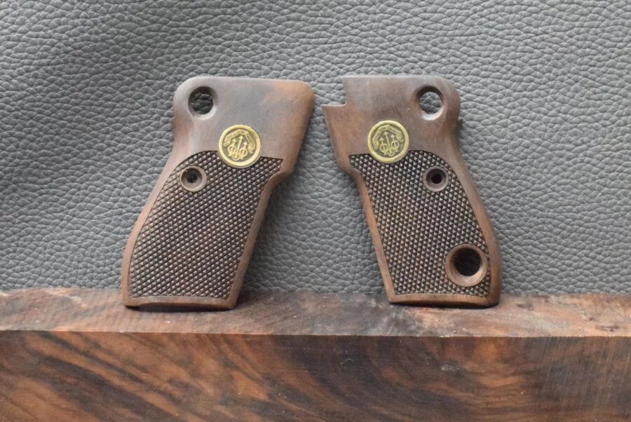 Beretta M 1951,Tariq 951, MAK Griffe, Walnuss, Oberfläche Geriffelt/Glatt, Befestigung von der Seite, Neuware zum Sonderpreis! – Bild 3