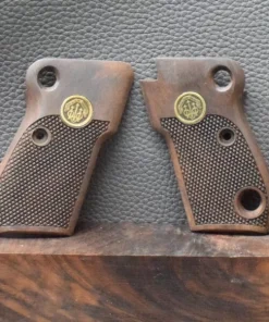 Beretta M 1951,Tariq 951, MAK Griffe, Walnuss, Oberfläche Geriffelt/Glatt, Befestigung von der Seite, Neuware zum Sonderpreis!