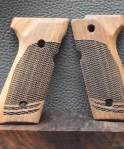 Beretta Mod.92FS, glatte Oberfläche/Fischhaut, Walnuss, Befestigung seitlich, Neuware zum Sonderpreis!