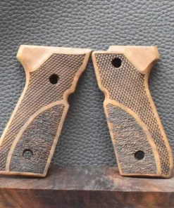 Beretta Mod.92FS, Motiv Oberfläche punziert/Fischhaut, MAK-Grips, Walnuss, Neuware zum Sonderpreis!