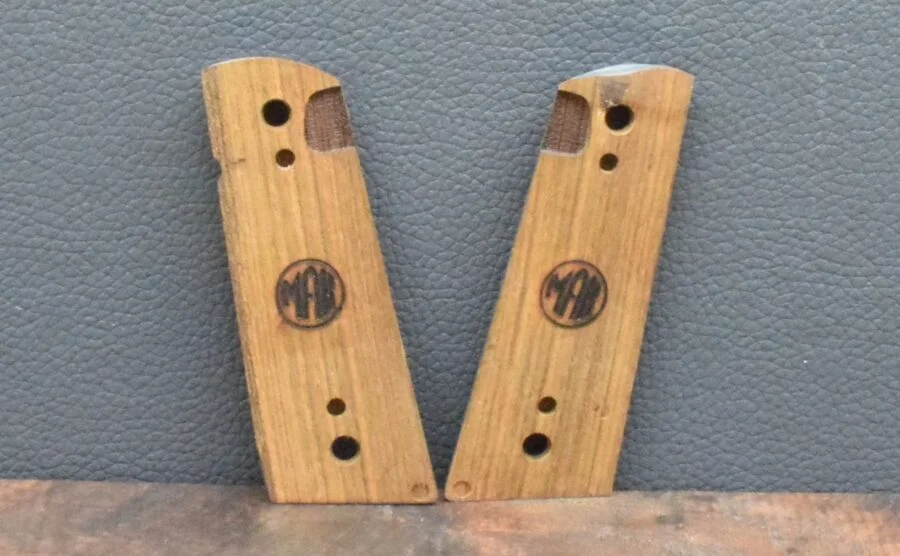 Colt 1911 , Ausführung 30, fein geriffelt, schwarz, Nußbaum – Bild 3