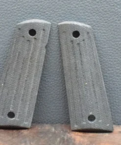 Colt 1911 , Ausführung 30, fein geriffelt, schwarz, Nußbaum