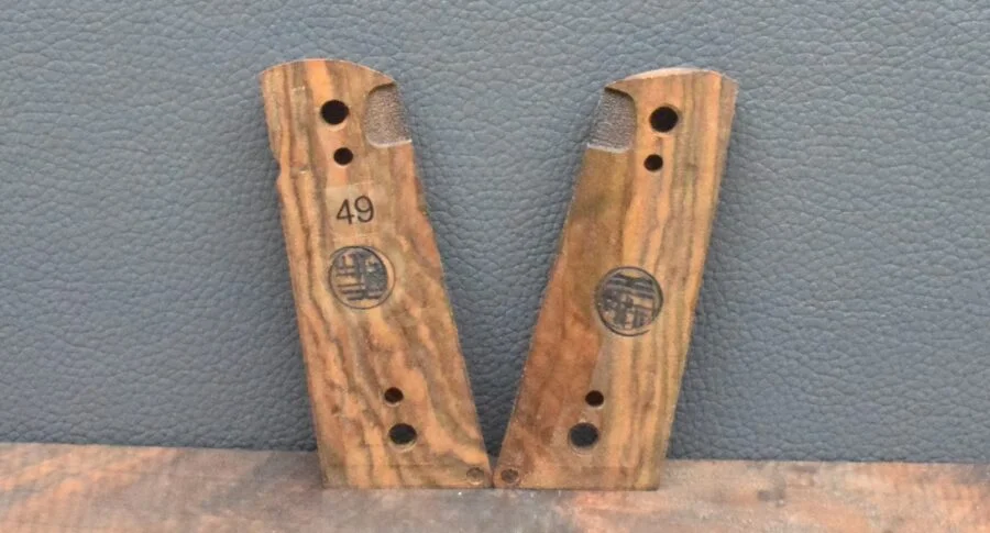 Colt 1911 , Ausführung 36, HK 4, Maßerholz – Bild 3