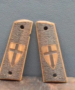 Colt 1911 , Ausführung 39, Swisskreuz, Nußbaum