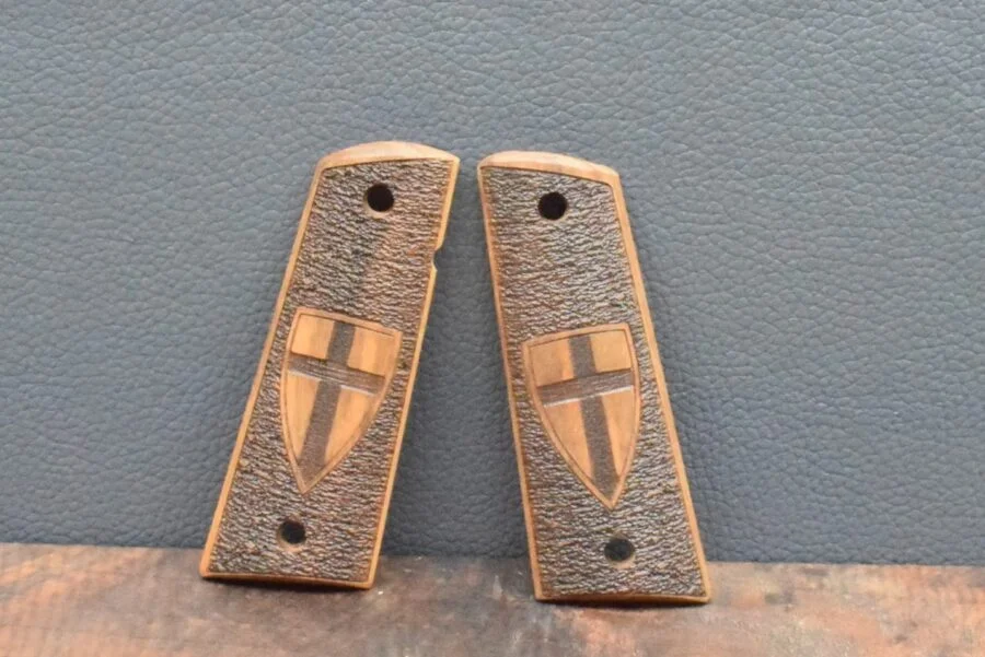 Colt 1911 , Ausführung 39, Swisskreuz, Nußbaum – Bild 2