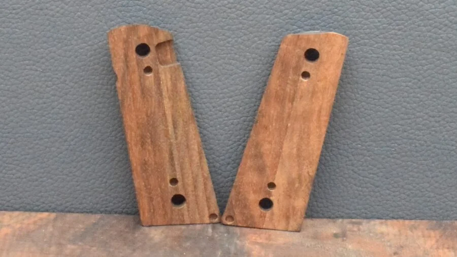 Colt 1911 , Ausführung 52, Phönix, Nußbaum – Bild 4