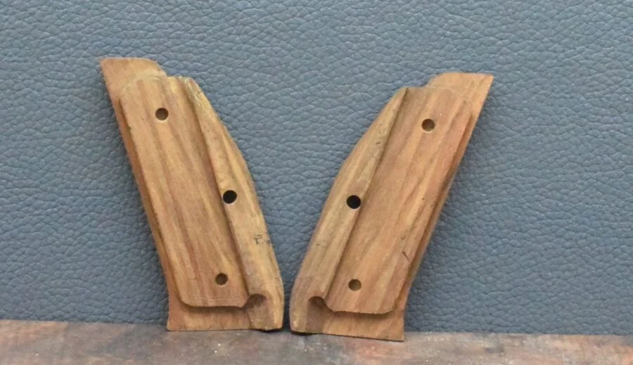 Brünner CZ Shadow 2, Ausführung 4, Fischhaut/punziert, Swiss Kreuz, Nussbaum – Bild 3