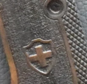 Brünner CZ Shadow 2, Ausführung 4, Fischhaut/punziert, Swiss Kreuz, Nussbaum – Bild 4