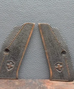 Brünner CZ Shadow 2, Ausführung 4, Fischhaut/punziert, Swiss Kreuz, Nussbaum