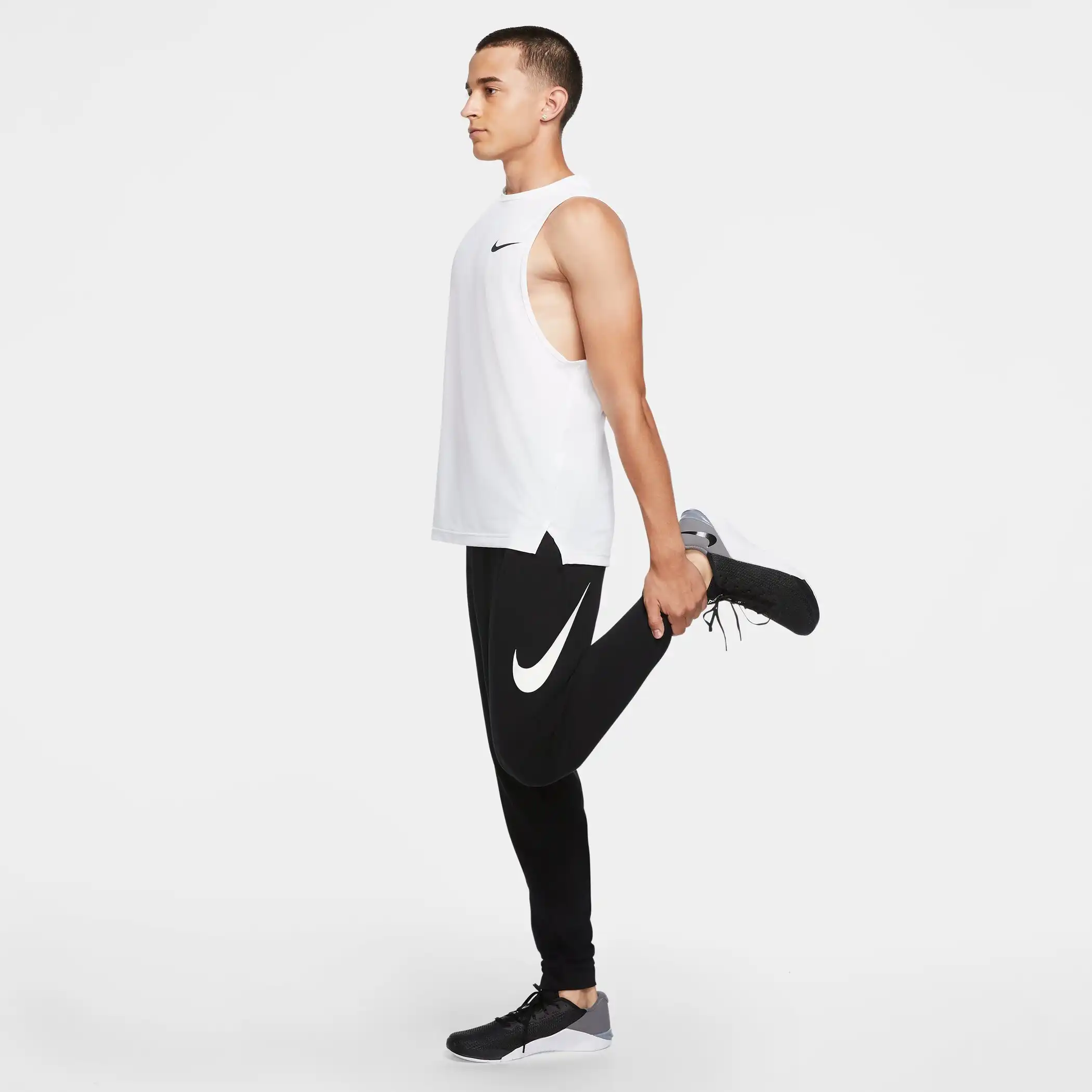 NIKE DRI-FIT MEN'S TAPERED TRA BLACK/WHITE – Bild 8