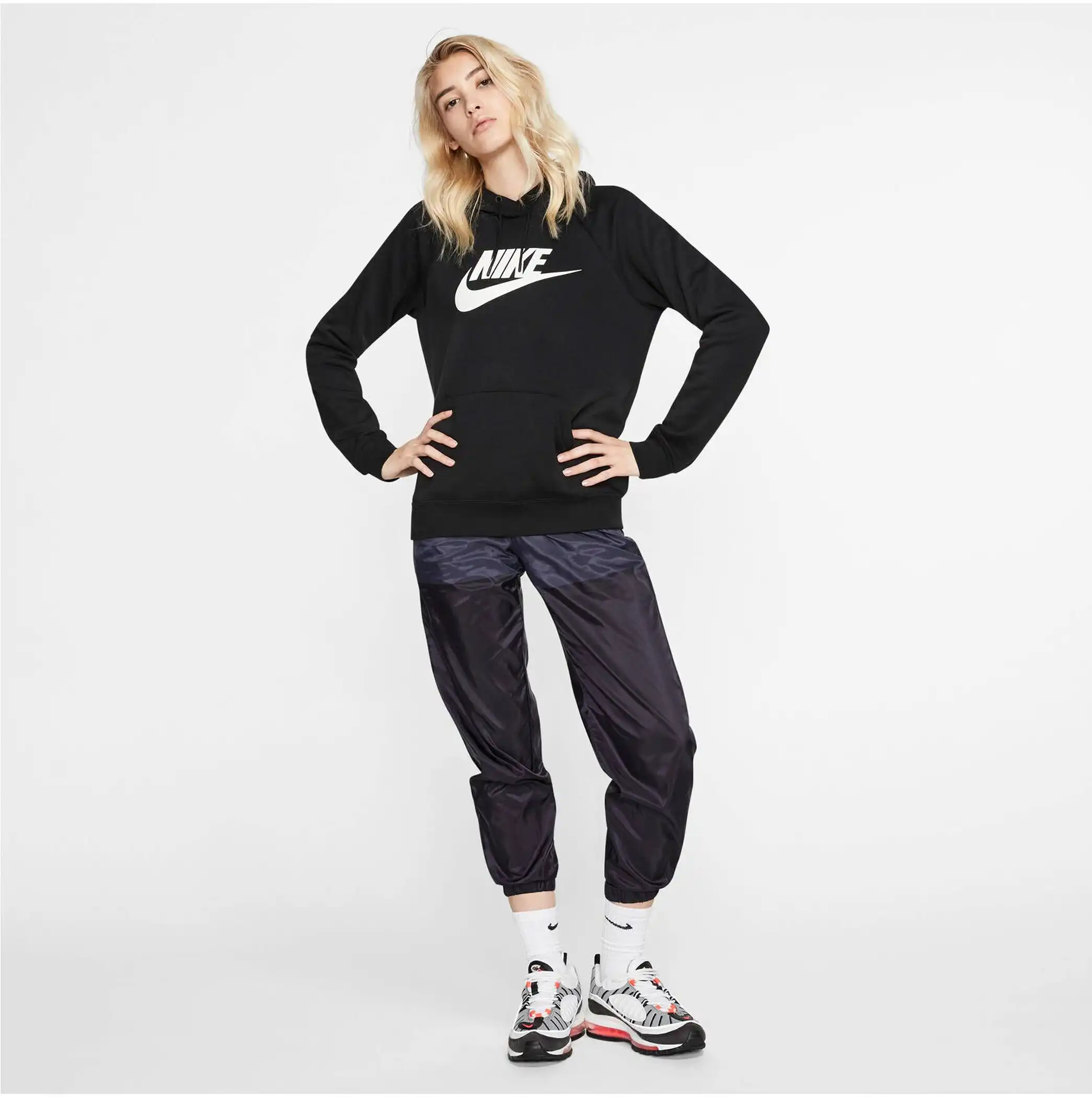 NIKE SPORTSWEAR ESSENTIAL WOME BLACK/WHITE – Bild 4