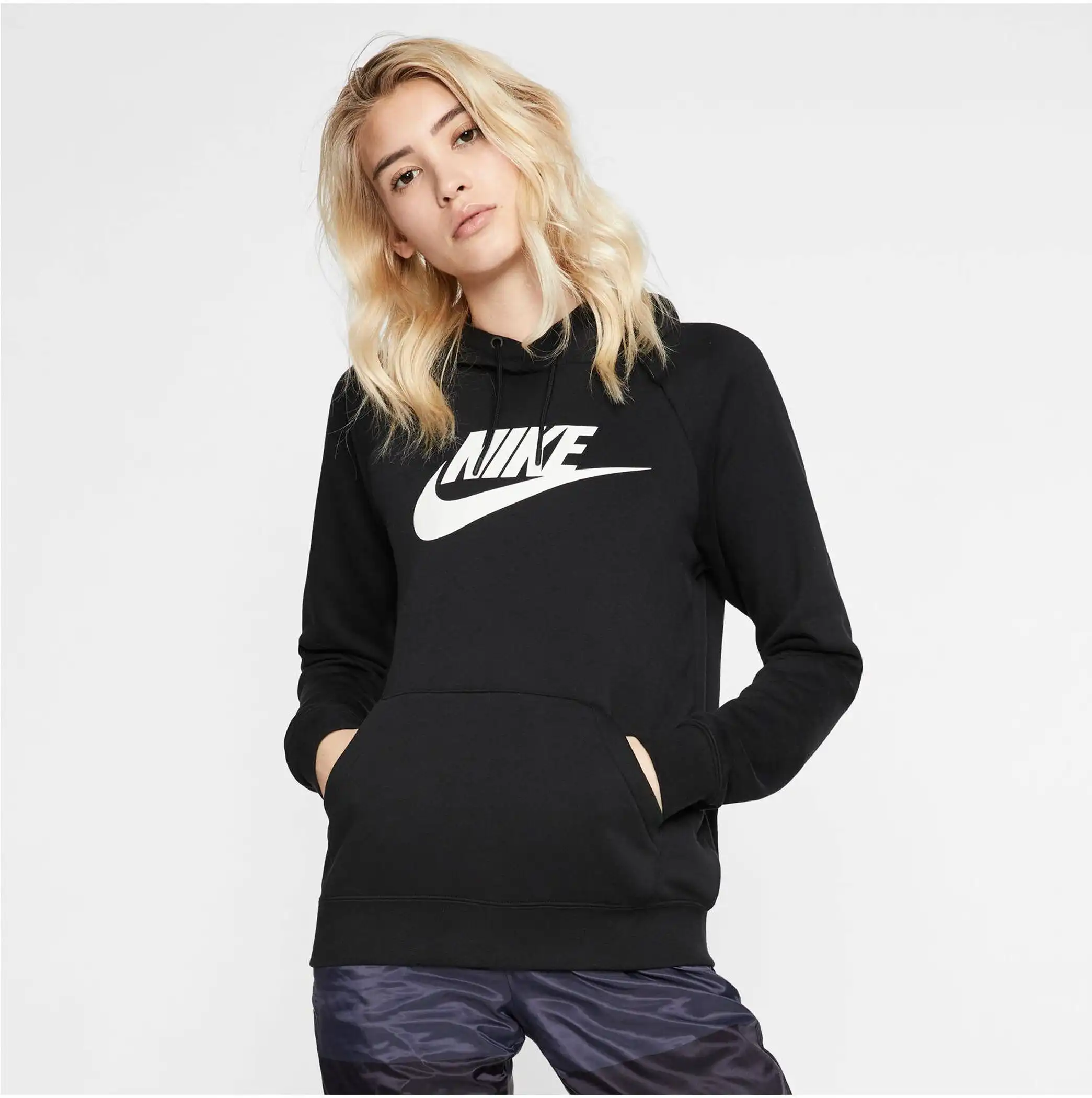 NIKE SPORTSWEAR ESSENTIAL WOME BLACK/WHITE – Bild 5
