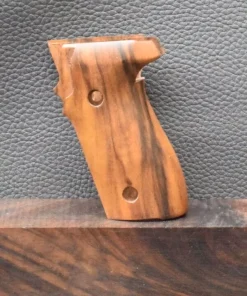 Sig/Sauer, P 228, Oberfläche Glatt, Walnuss, Neuware zum Sonderpreis!