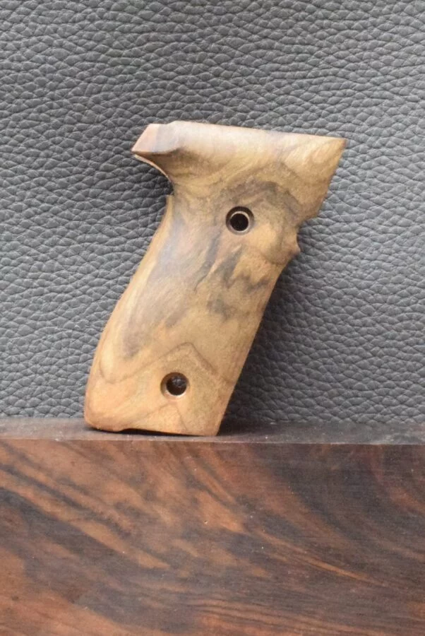 Sig/Sauer, P 228, Oberfläche Glatt, Walnuss, Neuware zum Sonderpreis! – Bild 4